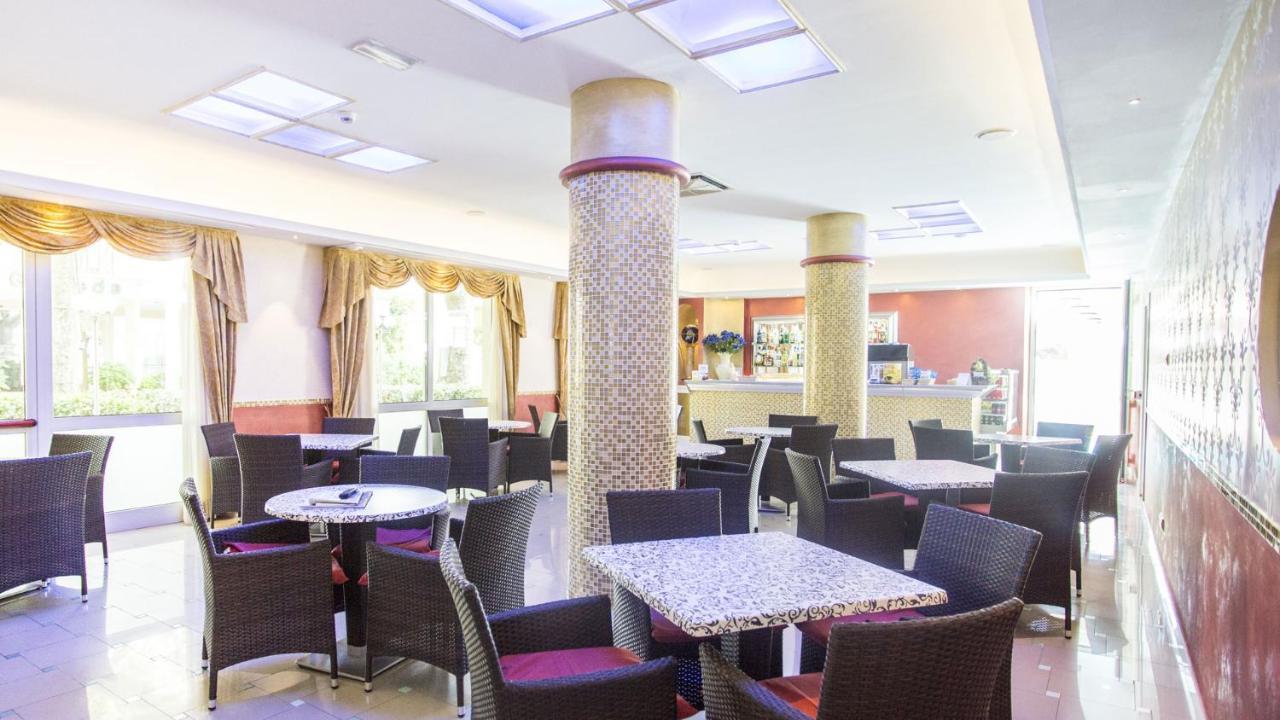 Hotel Madison Bellaria-Igea Marina Esterno foto