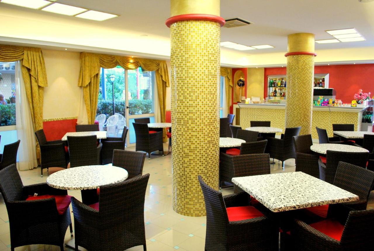 Hotel Madison Bellaria-Igea Marina Esterno foto