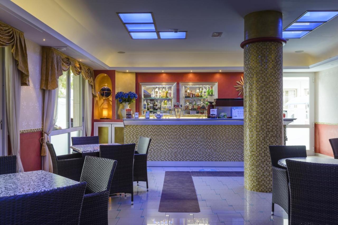 Hotel Madison Bellaria-Igea Marina Esterno foto