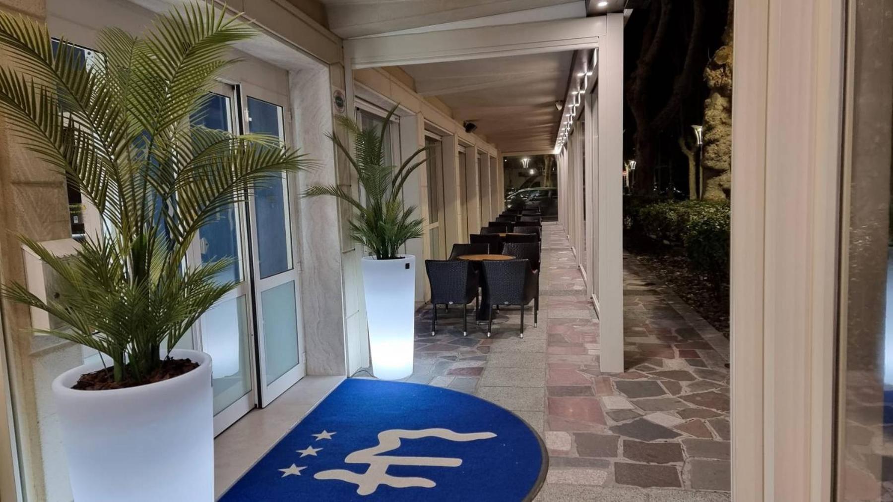 Hotel Madison Bellaria-Igea Marina Esterno foto