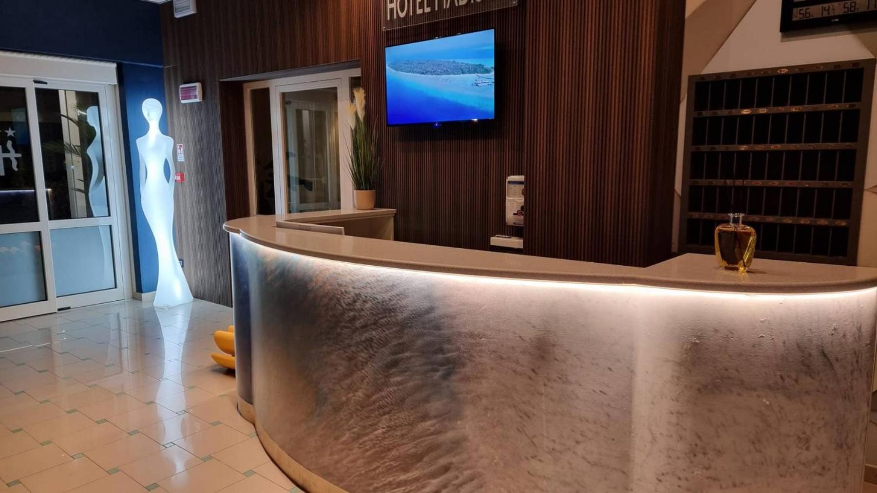 Hotel Madison Bellaria-Igea Marina Esterno foto