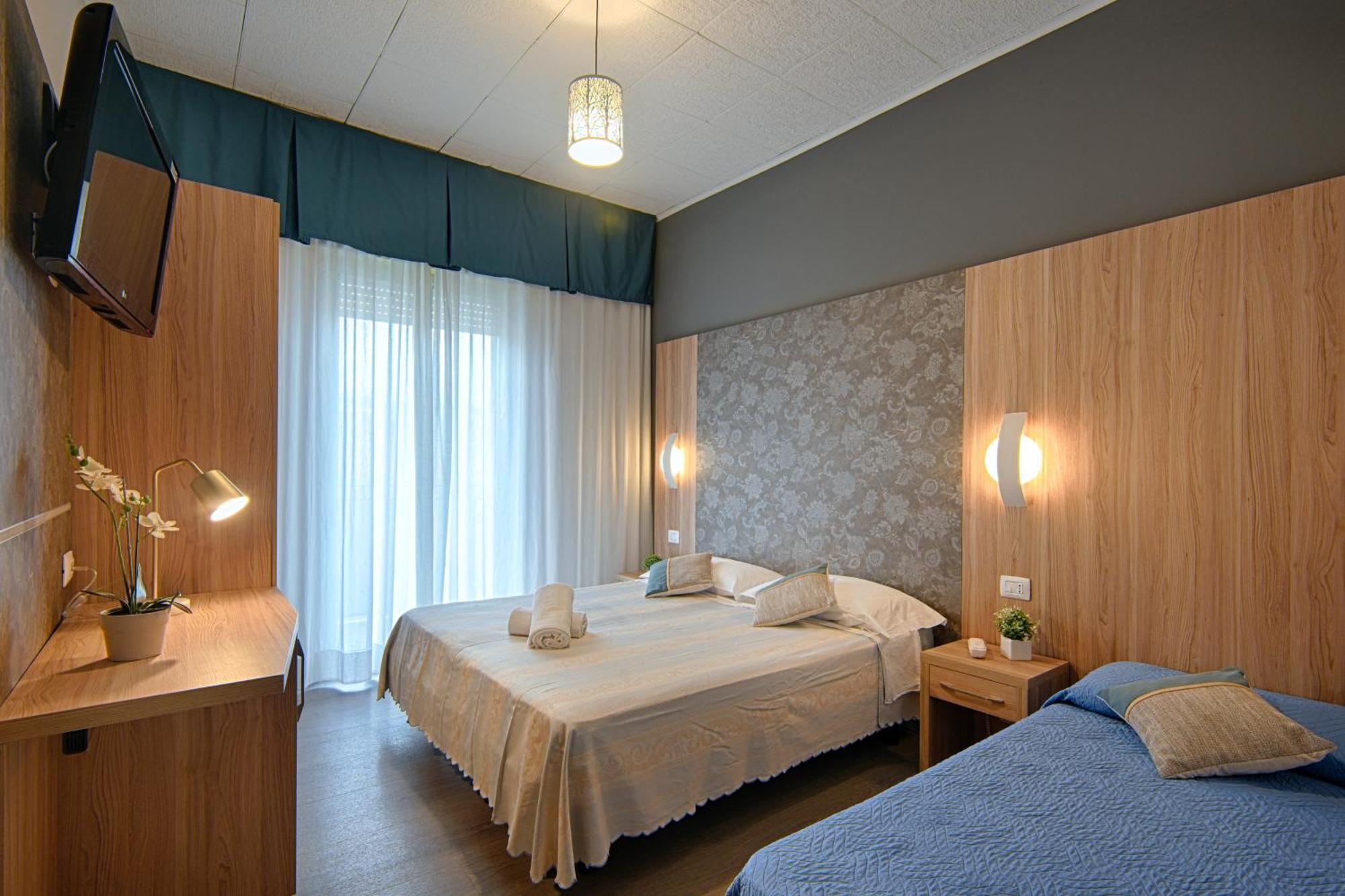 Hotel Madison Bellaria-Igea Marina Esterno foto