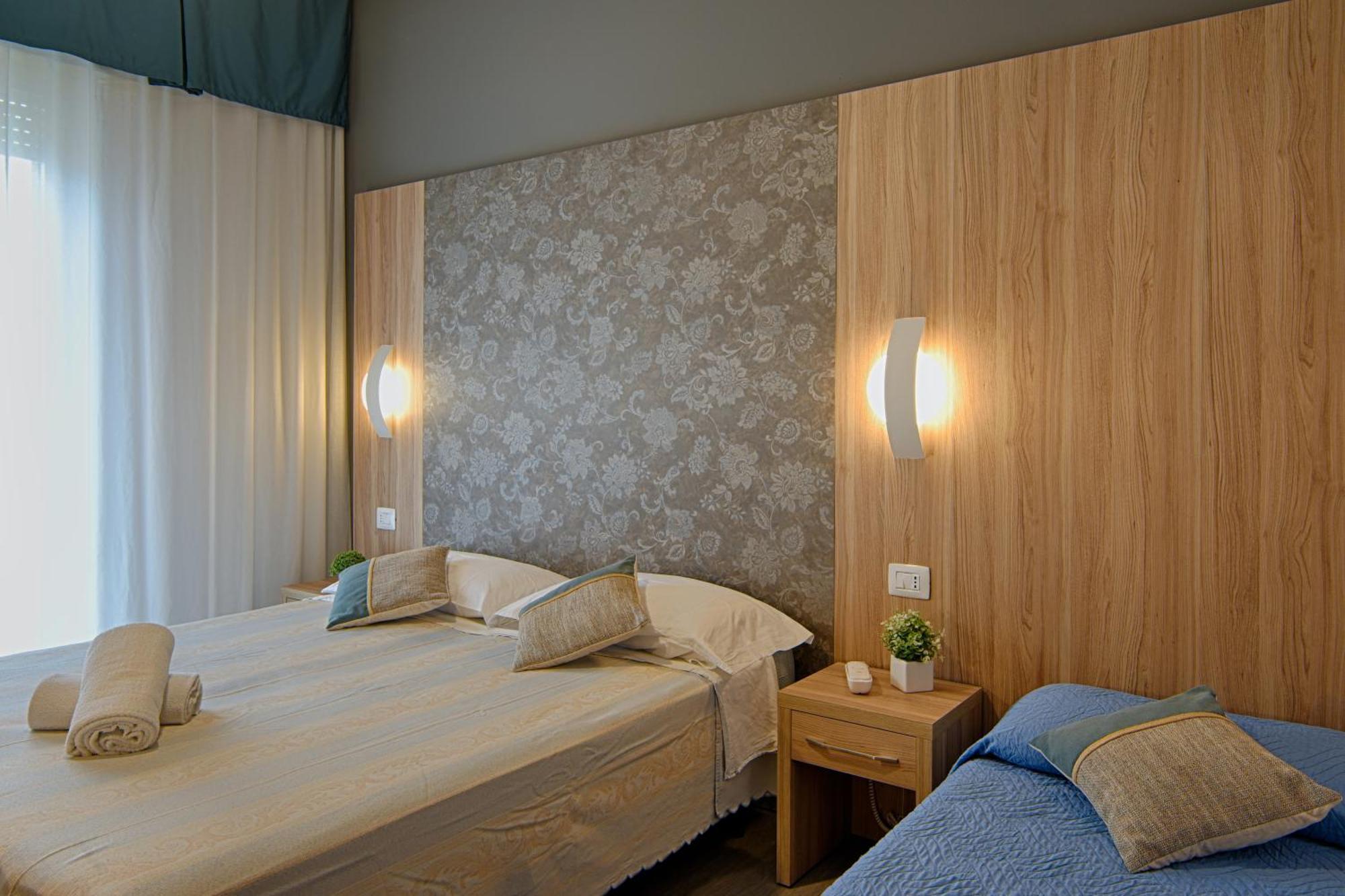 Hotel Madison Bellaria-Igea Marina Esterno foto