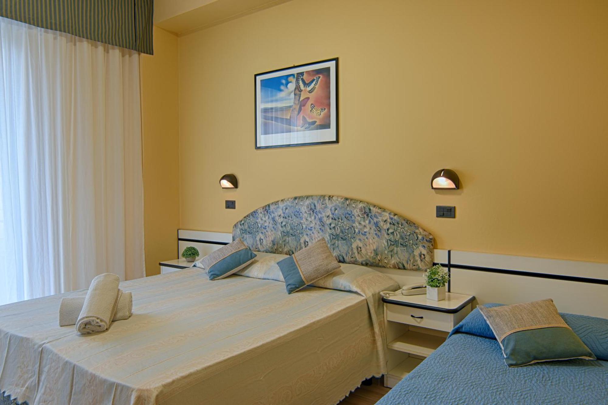 Hotel Madison Bellaria-Igea Marina Esterno foto