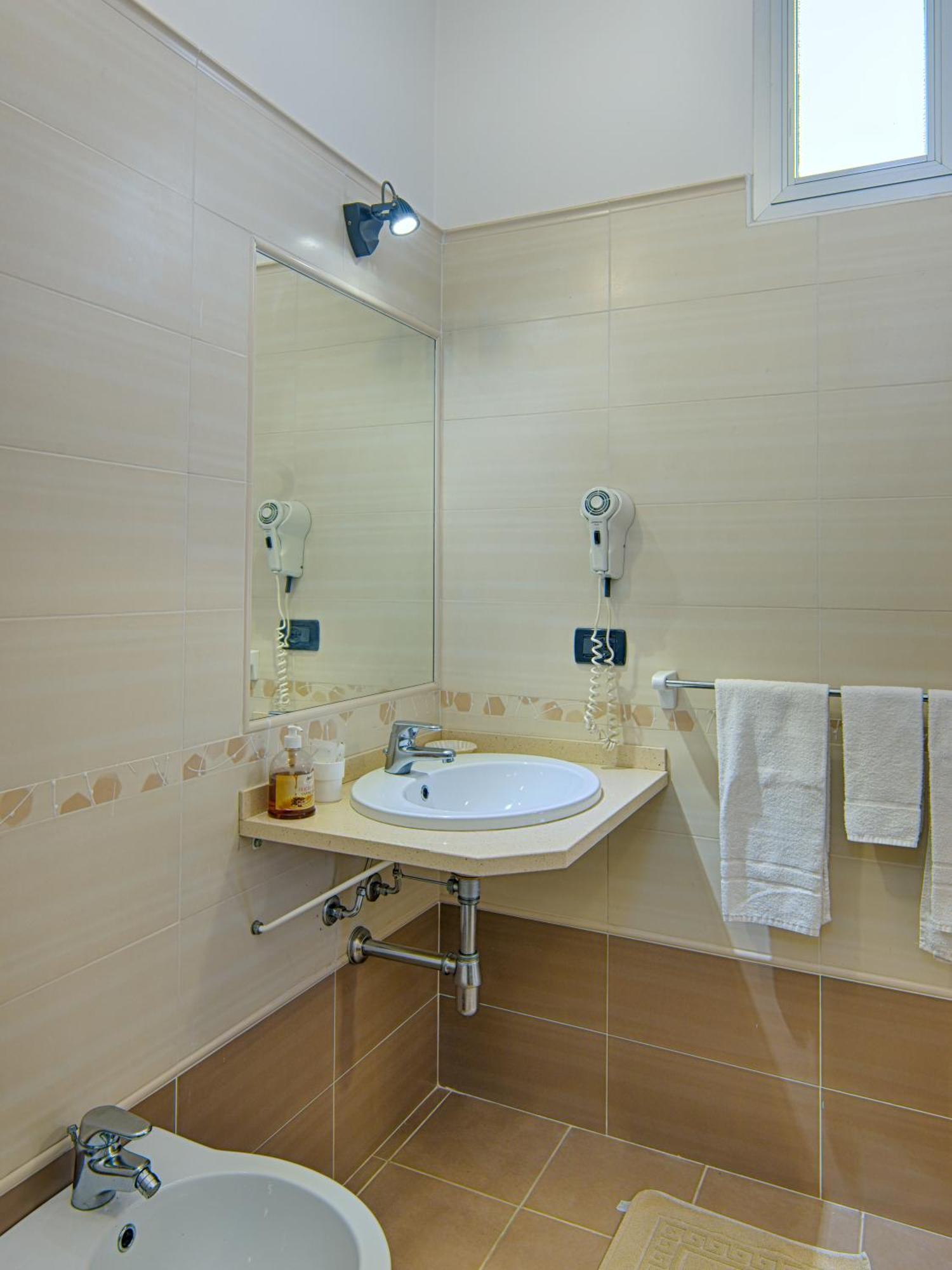 Hotel Madison Bellaria-Igea Marina Esterno foto